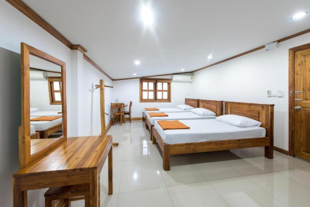 Thongphaphum Place Exterior photo